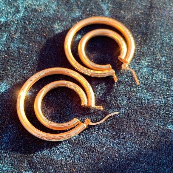 Vintage 14kt Double Hoop Earrings - Picture 4 of 5